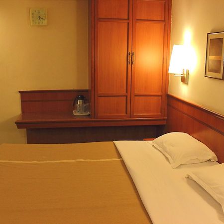 אחמדאבאד Hotel Skylon מראה חיצוני תמונה
