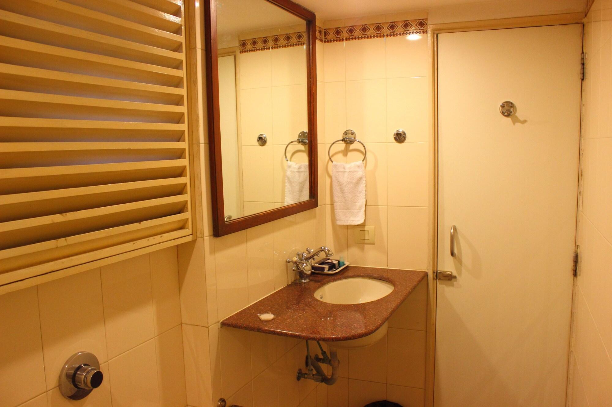 אחמדאבאד Hotel Skylon מראה חיצוני תמונה