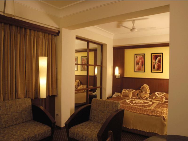 אחמדאבאד Hotel Skylon מראה חיצוני תמונה