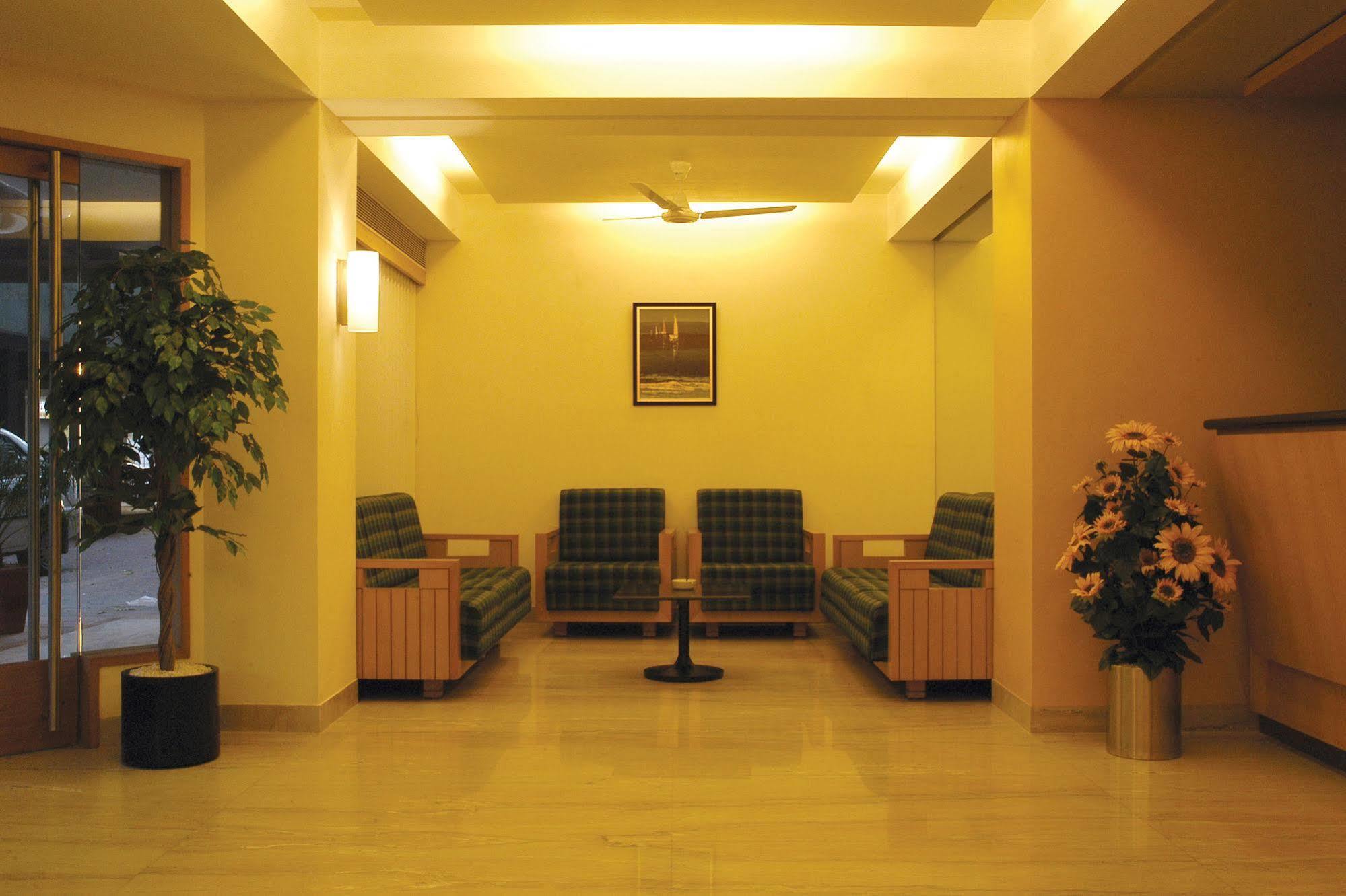 אחמדאבאד Hotel Skylon מראה חיצוני תמונה