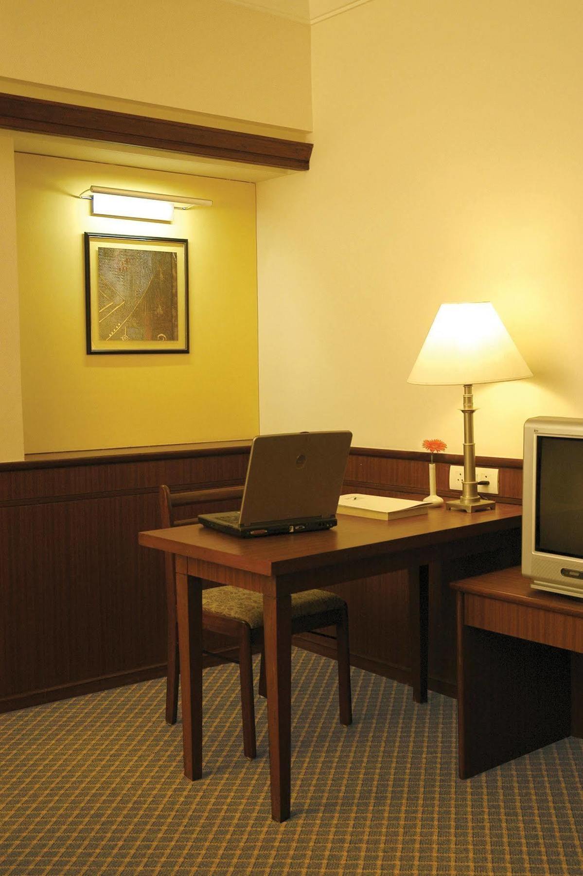 אחמדאבאד Hotel Skylon מראה חיצוני תמונה